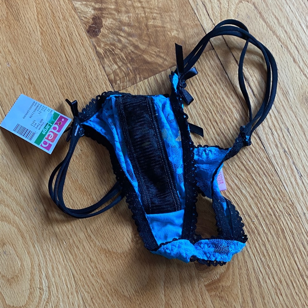 NWT Deb blue and Black thong size large, blue and black